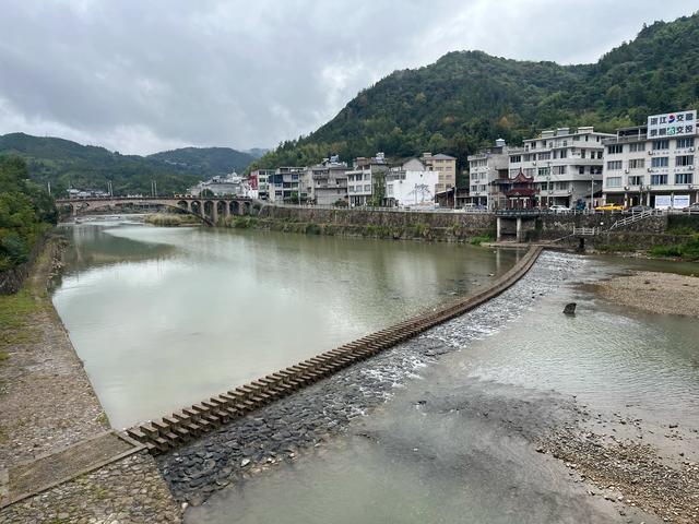 退休夫妻自驾温州泰顺之仕水古镇、胡氏大院、廊桥文化园