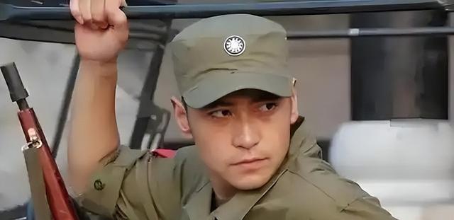 演员李飞接不到戏，"落魄"到陪母亲摆摊卖鱼	，背后的真相太现实