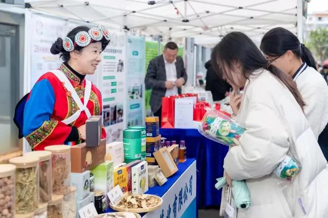 丽江之夜，以医相约！中医药文化夜市点亮古城周末