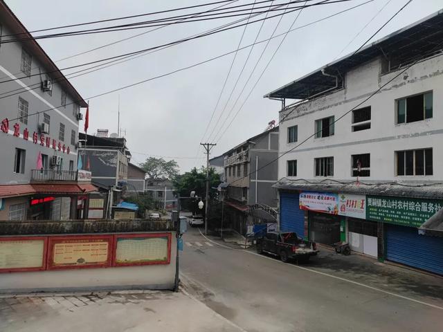 重庆江津山上的一个小山村，至今保留赶场，地名与古代皇帝有关