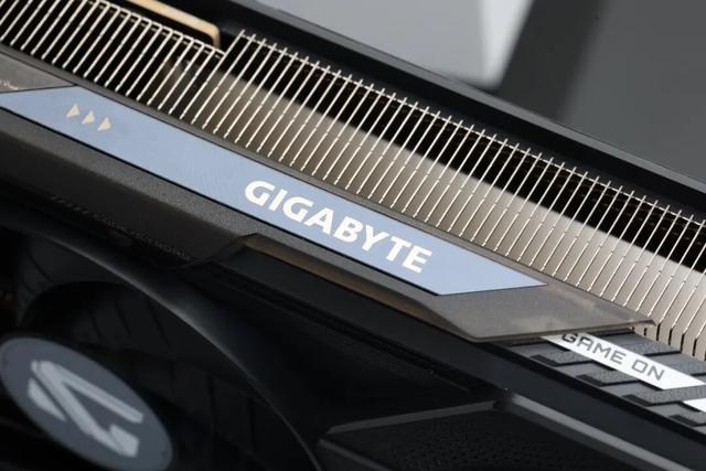 支持DLSS 4的“真甜”卡新成员——技嘉GeForce RTX 5050 GAMING OC魔鹰8GB