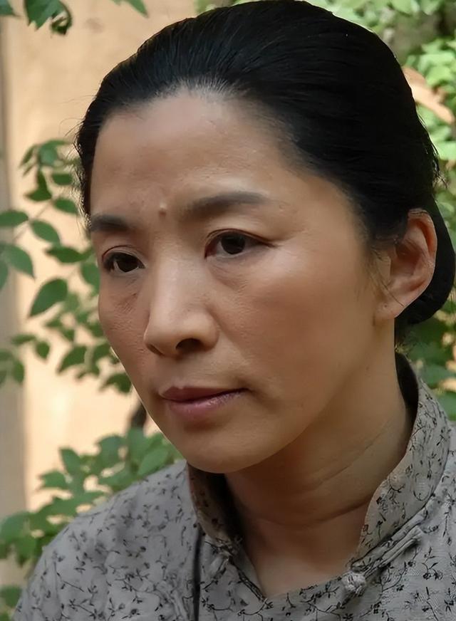 原来他是迟蓬丈夫，难怪66岁能出演《生万物》，有个好丈夫太重要