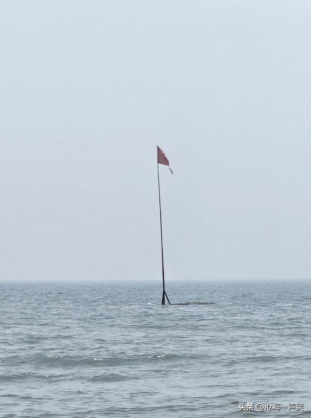 海边的游艇，海边的红旗，海边的游人，畅快淋漓，尽兴而归！