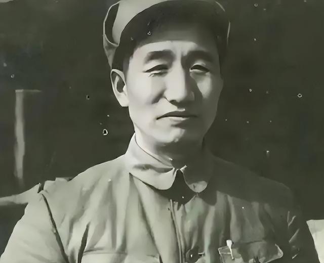 1970年老人去部队看儿子被哨兵拦下	，老人：让你们师长跑步来见我