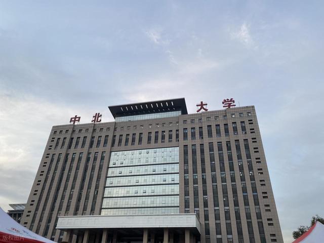 太原汾河老龙头景区起争议，拍马屁叫出二龙山，替代古八景烈石山