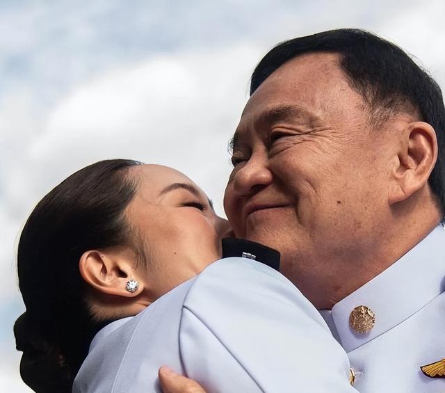 泰国政坛变天！阿努廷当选泰国总理，却遭众议员资格质疑，76岁他信再次远走避难，释放信号强烈