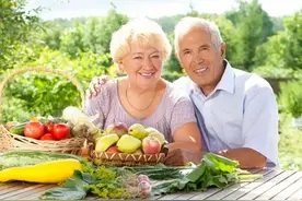 老人信佛长期吃素现在骨折要做手术劝不动吃素后期恢复该怎么办？图片