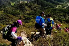 我是个陪读母亲，儿子同学来家做客后，我陷入荒唐人生图片