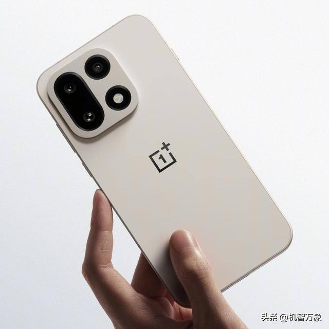 骁龙8E Gen5+165Hz高刷+7300mAh+120W，一加15售价3999元起咋样?
