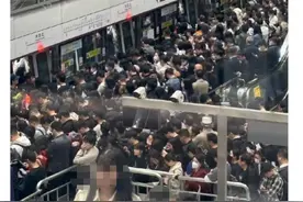 深圳地铁11号线早高峰突发故障，乘客被困车厢20分钟，官方致歉图片