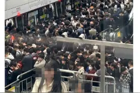 深圳地铁11号线早高峰突发故障，乘客被困车厢20分钟，官方致歉图片