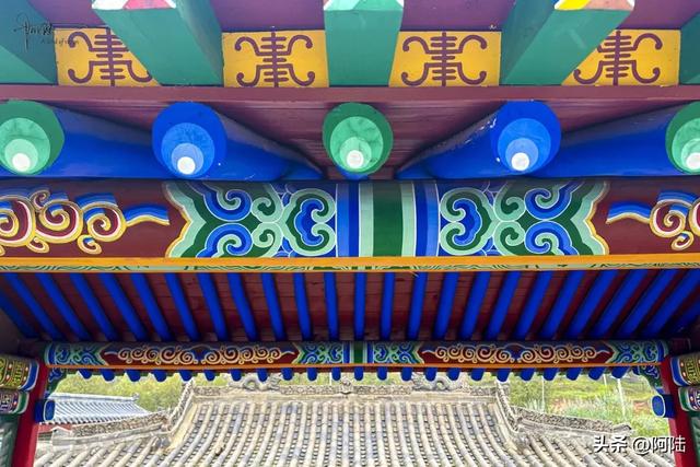 沙尔湾的历史悠久，村口大光明寺令人惊艳，竟是青海汉传佛教之首