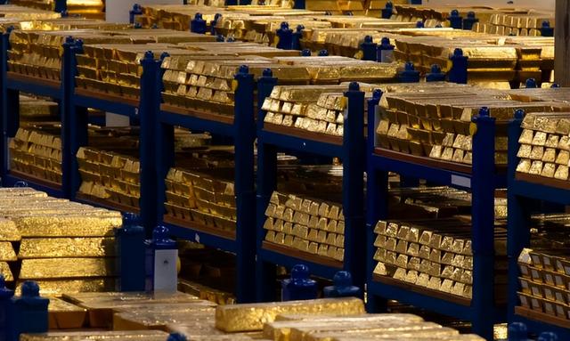 中国持续囤积黄金，美元主导地位出现裂缝	，世界正在悄悄换规则