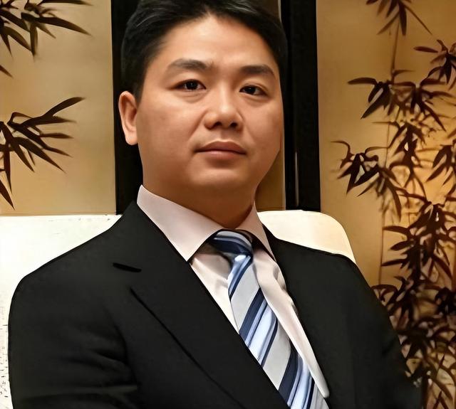 亲情重要还是金钱重要？就算如今的刘强东，面对儿子时也充满遗憾