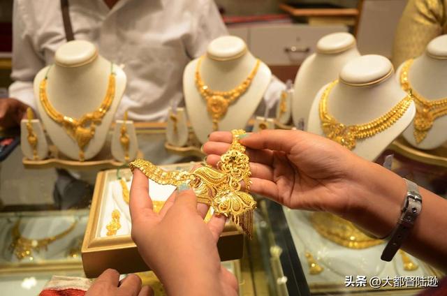 黄金这波剧震，是短期回调还是牛市见顶的信号？接下来该怎么办？