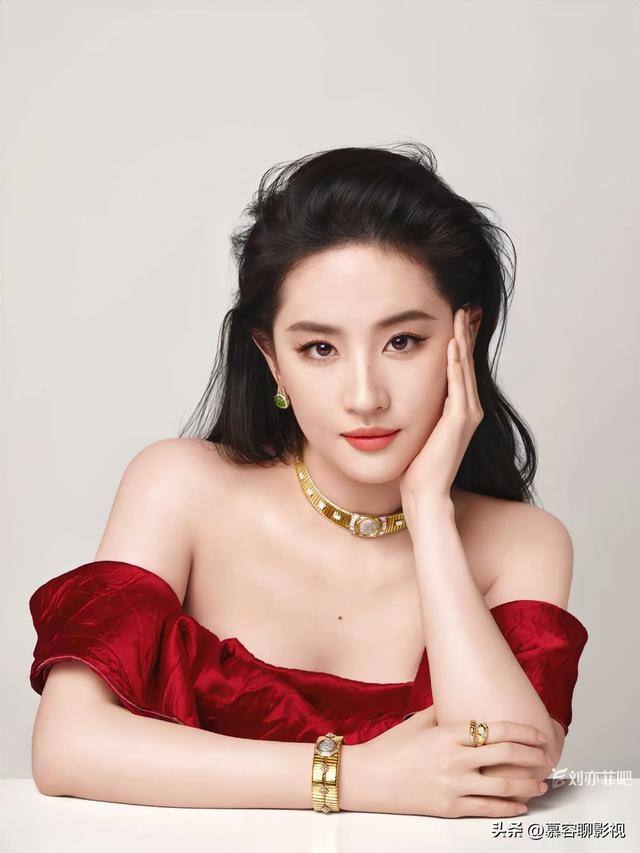 刘亦菲身穿LV亮相好莱坞，刘冲全程陪同，与朱一龙、安娜同框合影