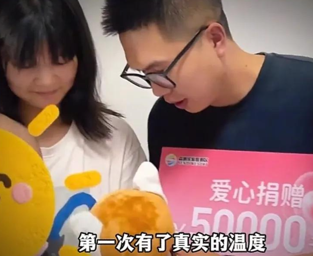 捞光许愿池硬币捐款后续！许愿池成打卡地，游客专门过来投硬币！