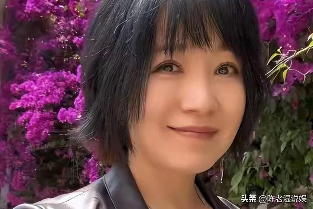 连上5次春晚，私下却和恩师同居怀孕被骗流产，今57岁依旧单身