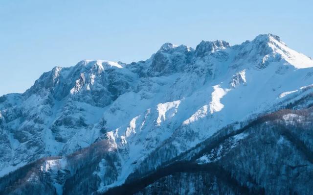 长白山冬日限定:冰封天池、雾凇魔界,一场与天地对话的旅程