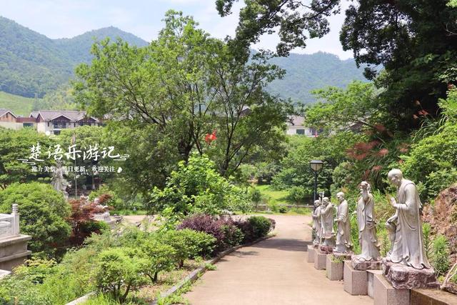 余姚陆埠镇的佛光禅寺，不比香山教寺逊色哦，非常值得游玩