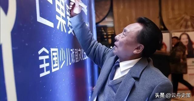 包养10位情妇，睡觉翻牌生下11个私生子，75岁还在拼命生娃！