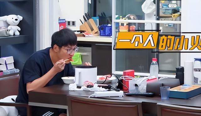 从主持人到"精神病"，49岁无妻无子的李维嘉，给不婚人士提了个醒