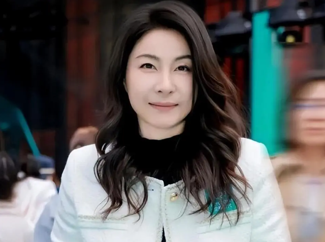 霍启刚没想到，44岁郭晶晶再传喜讯，让霍震霆和香港阔太圈沉默了