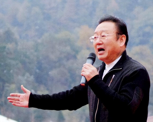 蒋大为身上的标签哪个是真的：被开除军籍、全家移民、骗财骗色