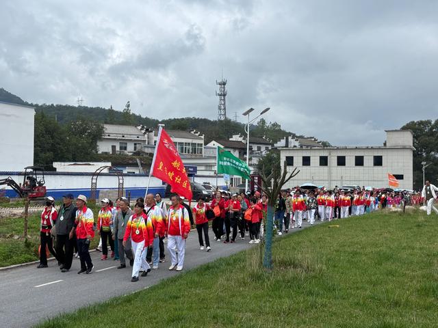 陕西首趟“绿色秦岭环保行”主题专列开行