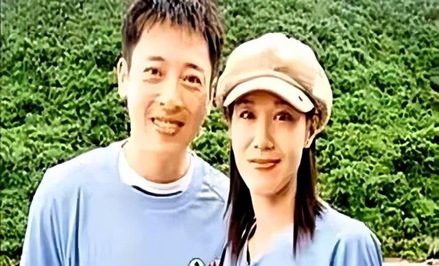 54岁夫妻俩坚持26年不吃肉不生子，如今近照曝光“吓坏”网友