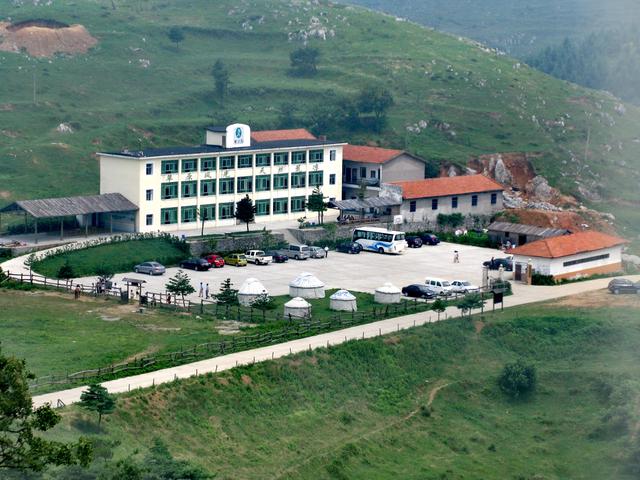 湖北宜昌：迷人的的百里荒大草原，这些发现，是锦上之花