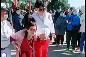 天津花姐低俗不雅的舞姿，当地人是如何忍受的？图片