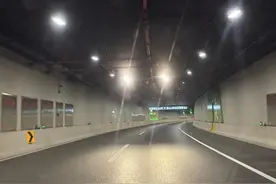 头晕目眩！市民称：沪上多条隧道“强光刺眼”！记者实测，相关部门回应图片