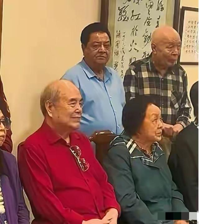 相声界泰斗北京聚会，李国盛坐C位，李金斗 赵炎 石富宽站二排