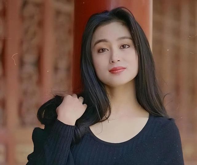 长得太美被导演占为己有？4年后生下大明星儿子，16岁开始争光了