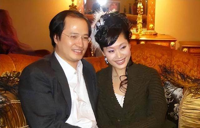 于文华：二婚嫁给未婚小伙，婚后23年未生一子，如今她过得如何？