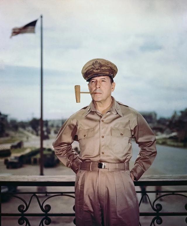 囚禁、乱伦、屈辱，揭露被日本人奉为神明的天皇