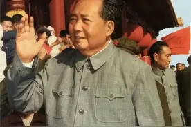 七律 诵读巜长征》感怀图片