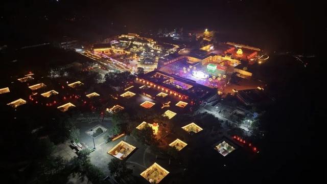 雨润灯影，情满国庆：陕州地坑院的雨夜盛宴