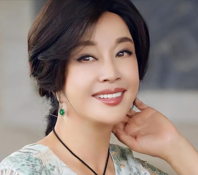 从一线明星，沦落到拍短剧，这5位演员走到今天这步	，怪不了别人