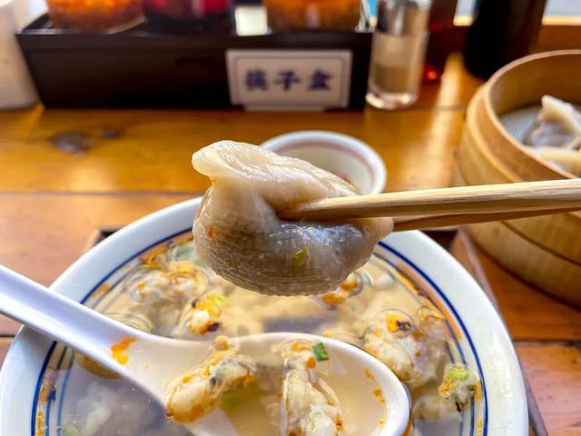 不走寻常路的国际化县城，关心一日三餐，更关心咖啡和汇率