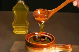 农村集市上有4种假货，谁买谁上当受骗，请谨慎购买别当冤大头图片