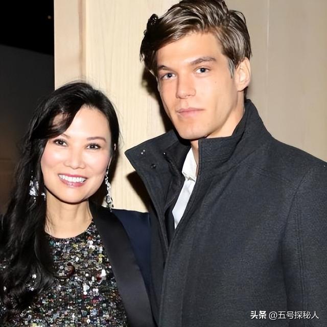 睡完首富睡总统！从厂妹到顶级名媛，捞金268亿的她，到底凭啥？