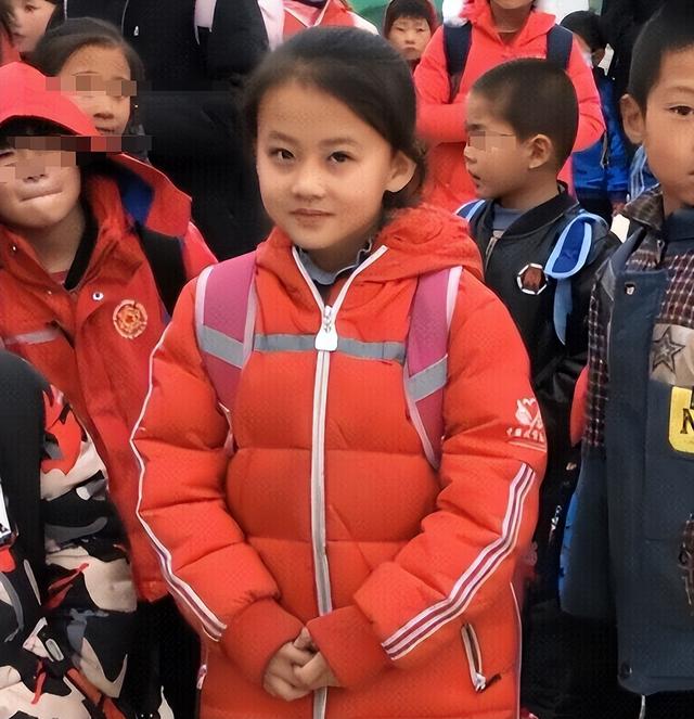 没钱还硬装？宁夏一笑成名拒绝百万签约的小女孩	，现在成了这样