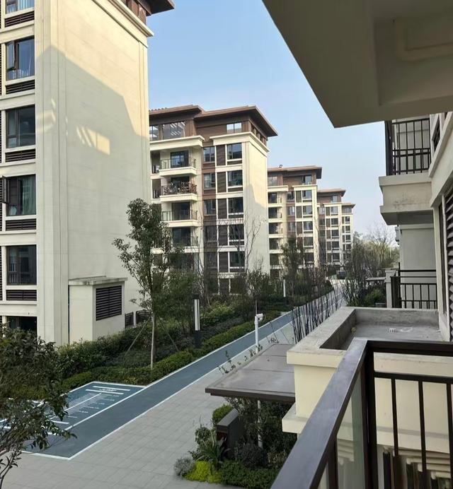 第一次买房千万别踩雷，这10条建议全都是肺腑之言，帮你少走弯路