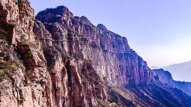 游东太行，望群山 ，感悟‘云海翻腾走龙蛇，绝壁生辉见奇峰’