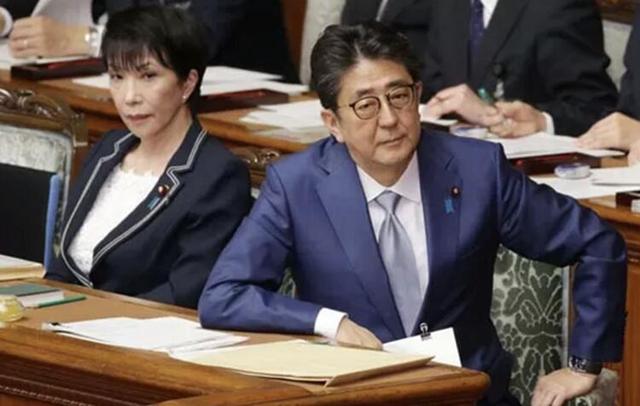 硬扛中国45天后，高市早苗决定搬家，多迹象表明，日本结局会很惨