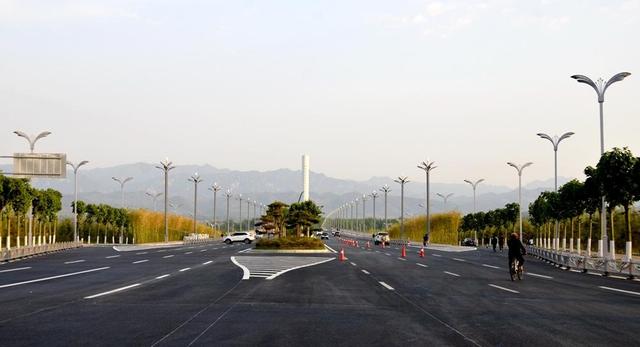 洛宁滨河公园：生态画卷里的休闲港湾