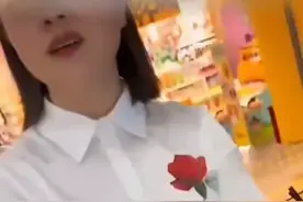 青岛夫妻拒绝街头采访被阴阳说成分手，记者道歉时阴阳怪气被停职图片