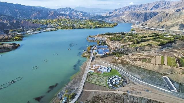 文旅项目陷“倒闭潮”，花20亿打造的古城，游客不买账亏损超10亿